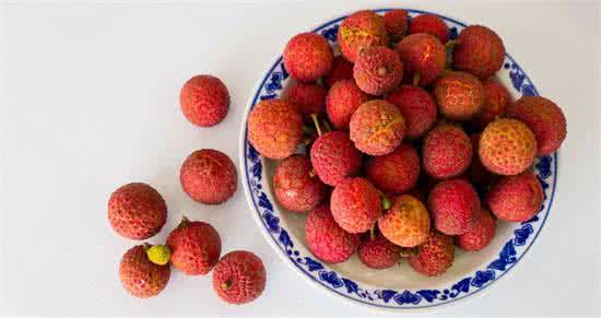 吃荔枝禁忌 荔枝上火 怎样吃荔枝不上火?夏天吃荔枝的禁忌