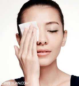 眼部干纹如何去除 眼部如何卸妆