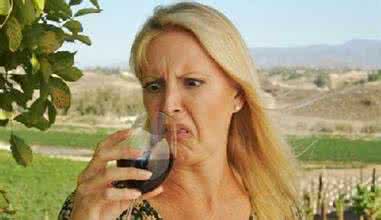 葡萄酒有助于睡眠吗 葡萄酒有助于睡眠吗 吃葡萄有助阻止紫外线对皮肤的侵袭