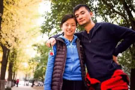 凑合婚姻 凑合的婚姻是什么样子 当4岁的女儿拿起相机晒爸妈……镜头下的他们，就是婚姻最好的样子！