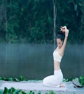 有助于睡眠的瑜伽视频 养生瑜伽9式 助睡眠帮排毒