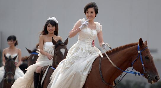 美女热舞仙女屋2017 美女  ==仙女婚纱秀