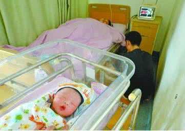 截瘫女孩 女孩16岁时手术失败截瘫 17年后生健康宝宝