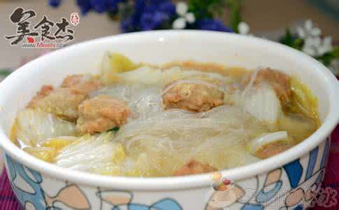 砂锅粉丝丸子汤的做法 白菜丸子粉丝汤的做法