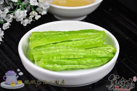 苦瓜汁的做法 苦瓜汁 苦瓜汁的做法,苦瓜汁怎么做好吃,苦瓜汁的家常做法