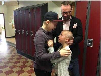 女童保护的意义 3岁女童患白血病 的哥义载1天募集超40万