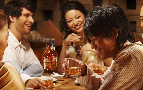 喝啤酒技巧不醉的 喝啤酒有什么技巧