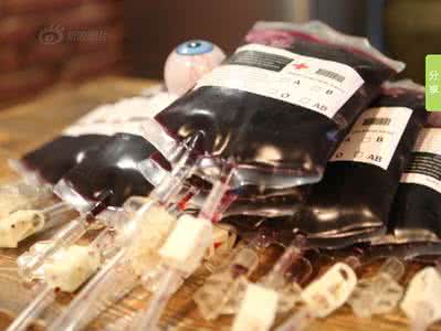 吸血鬼血袋饮料 长沙现“人造血袋”饮料 大受“吸血鬼迷”追捧