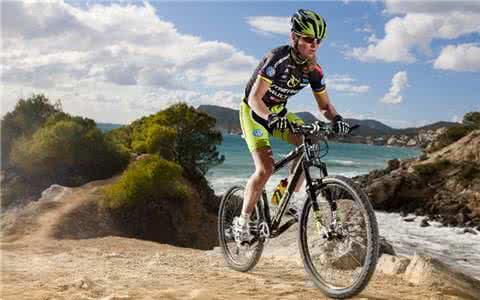 骑行眼镜镜片颜色选择 骑行眼镜该怎么选择