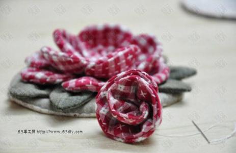 diy手工布艺零钱包 齐藤玫瑰花手工布艺零钱包制作图解