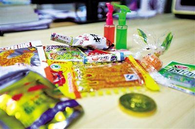 五毛零食扎堆学校 别让校门口的“五毛零食” 危害学生健康