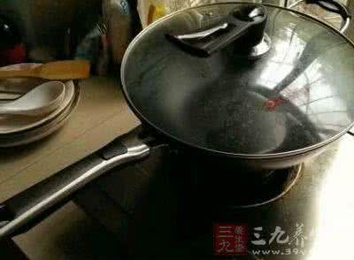萍乡繁华里音乐餐厅 萍乡一餐厅炒锅洗拖把 涉事酒店被处罚