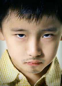 男孩性早熟有哪些表现 男孩性早熟有哪些表现 男孩早熟的表现有哪些方面