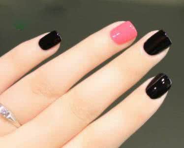 如何涂指甲油 如何挑选指甲油的色彩