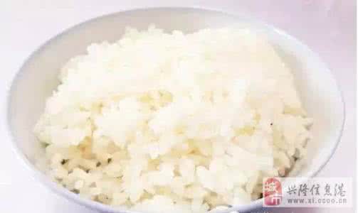 电饭煲煮米饭多长时间 香喷喷的米饭 煮米饭时加点它 煮出的米饭香喷喷 很多人都不知道
