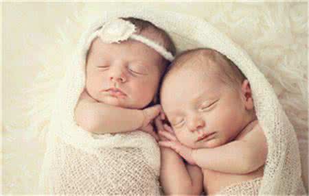 如何怀双胞胎的技巧 怀双胞胎的早期症状
