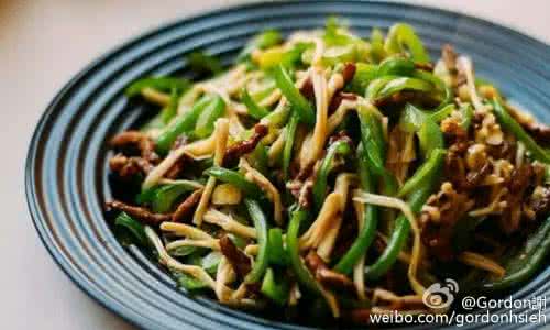 油炸青椒金针菇的做法 金针菇青椒肉丝的做法