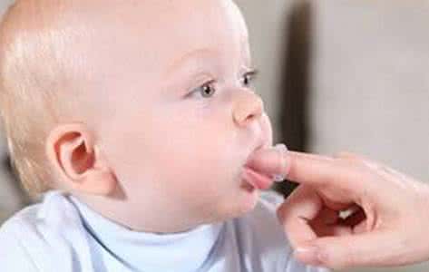 小孩子牙齿变黑 孩子牙齿变黑了是怎么了