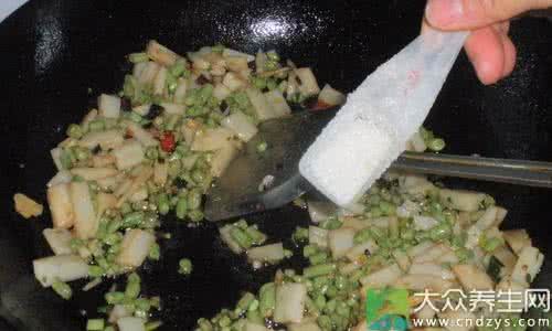 炒菜放白糖 炒菜放什么 炒菜放白糖的3大好处