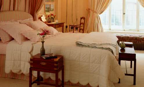 女生招桃花卧室风水 催桃花最灵验的方法 卧室桃花风水禁忌 好的卧室桃花风水睡出来