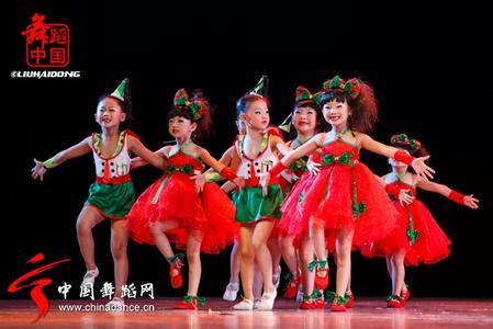 小荷风采活泼幼儿舞蹈 小荷风采活泼幼儿舞蹈 活泼怎么写下来？