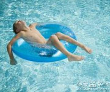 游泳禁忌 夏季消暑 夏季游泳消暑 8大禁忌碰不得