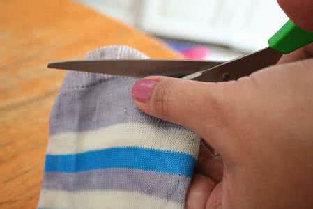 丝袜棉袜美脚视频 旧丝袜和旧棉袜的妙用