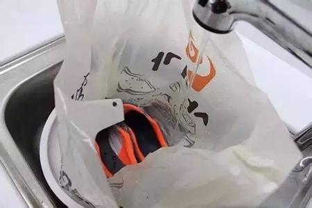 没那么简单 原来洗鞋竟是那么简单,不用刷就能洗的干干净净!