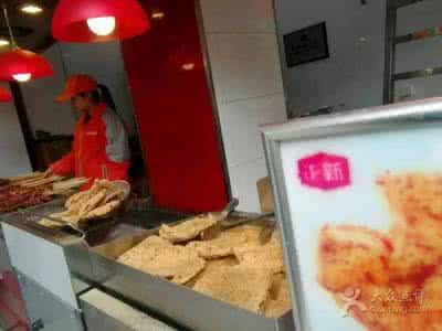 第一佳爆浆鸡排好吃吗 怎样判断街头大鸡排好不好吃？答案是“一律不切”
