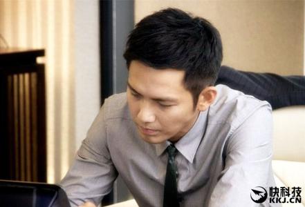80后挂脖子上的电子表 80后会计小伙长期伏案脖子疼 骨头老了30年