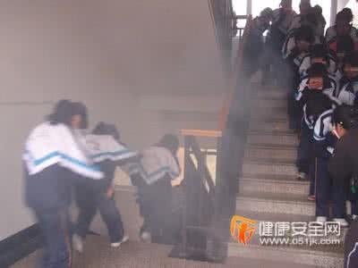 火灾逃生自救十二招 校园火灾自救与逃生六大关键点