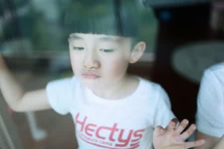 男孩偷开车撞死准爸爸 男孩为什么必须要多跟爸爸玩