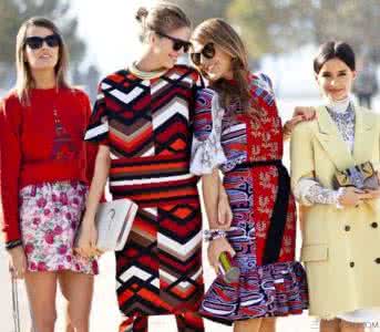 衣服色系搭配 冬天彩色系衣服如何搭配