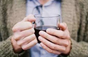 治疗手脚出汗的妙招 手脚冰凉?6招治夏寒症