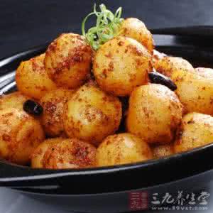 土豆丝巧取名菜名 【养生厨房 20151023 播出】菜名：秘制土豆丸；
