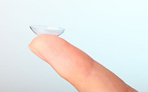 隐形眼镜用矿泉水泡 矿泉水泡隐形眼镜 用矿泉水泡隐形眼镜可以吗