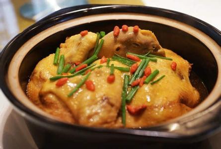 香气扑鼻的意思 鸡肉嫩滑 香气扑鼻--奇香盐焗鸡【厨屋飘香】