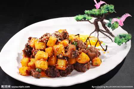烤牛肉和土豆 烤牛肉和土豆 烤牛肉土豆的做法