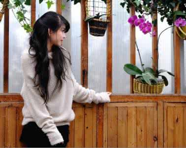 聪明的女人花男人的钱 愚笨的女人打擊男人；聰明的女人激勵男人。