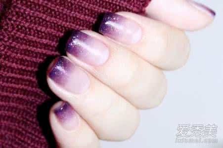 diy美甲教程步骤图片 diy美甲步骤和解说图 Diy美甲步骤 怎样自己美甲