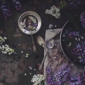 天容易黑,人容易变 天会黑，人会变， 话真够狠的！