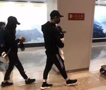 黄晓明一家三口 ★万众期待㊣李宗瑞 黄晓明AB一家三口同框,万众期待小海绵终于曝光