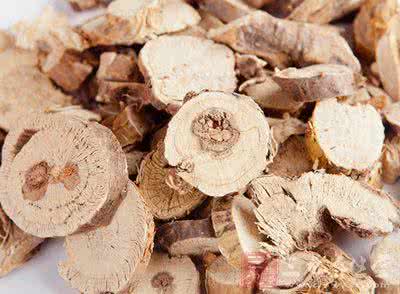 治疗脚气的中药方剂 治疗脚气的中药方剂 中药治脚气 什么中药治疗脚气？