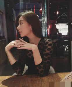 郭富城女友方媛淘宝店 方媛怎么拿下郭富城的 郭富城女友方媛微博大晒钻戒，眼睛大鼻子翘！