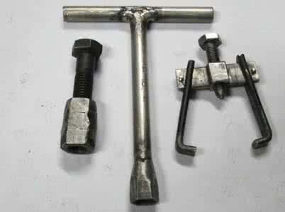 自制手动打井工具图 自制工具之一
