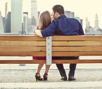 情侣自拍照摆pose大全 情侣拍照姿势大全