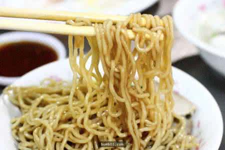 晚上吃宵夜 会变胖吗 吃宵夜的坏处 吃宵夜最大的坏处不是变胖而是可能变笨！这到底是怎么回事呢？