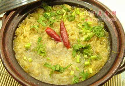 羊肉酸菜砂锅 不见肉粒 但闻肉香——酸菜粉丝砂锅