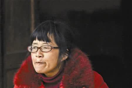 余秀华再婚了个人照片 余秀华新诗选：手持灯盏的人