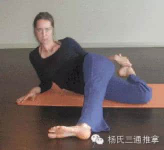 髋部拉伸 背部、腰部、髋部的卧位拉伸